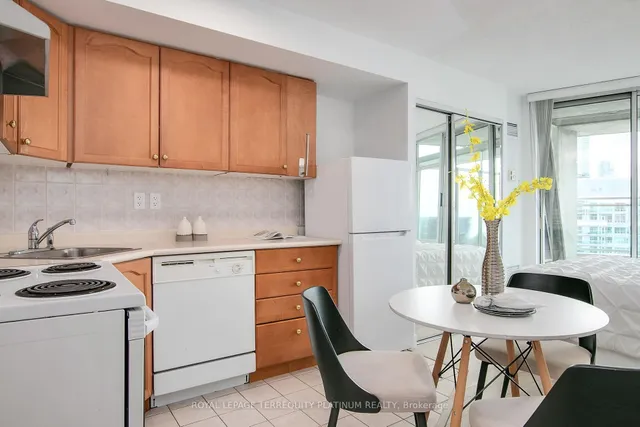 Additional image 5 of 650 Queens Quay Unit 1206