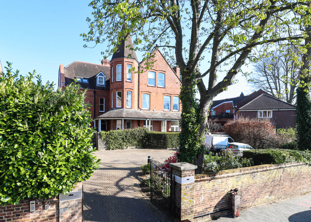 Avenue Road, St. Albans, AL1