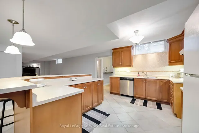 Additional image 31 of 27 Gaydon Ave