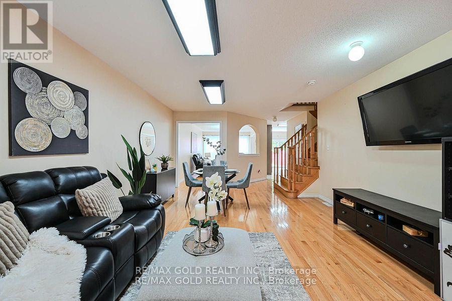 Property image for 11 CAVERSHAM DRIVE|Brampton (Sandringham-Wellington), Ontario L6R0N3