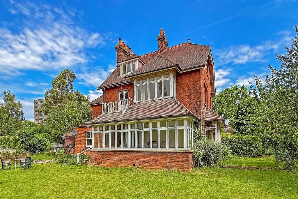 Additional image 23 of Ridgmont Road, St Albans