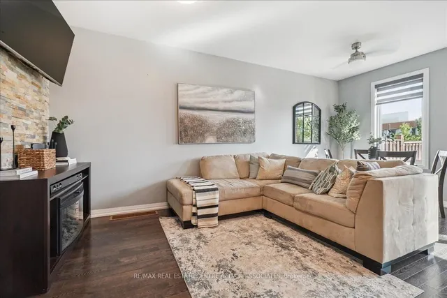 房产图片 7 - 755 Banks Cres