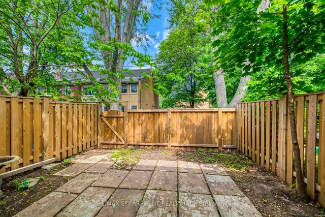 Additional image 32 of 1270 Gainsborough Dr Unit 4