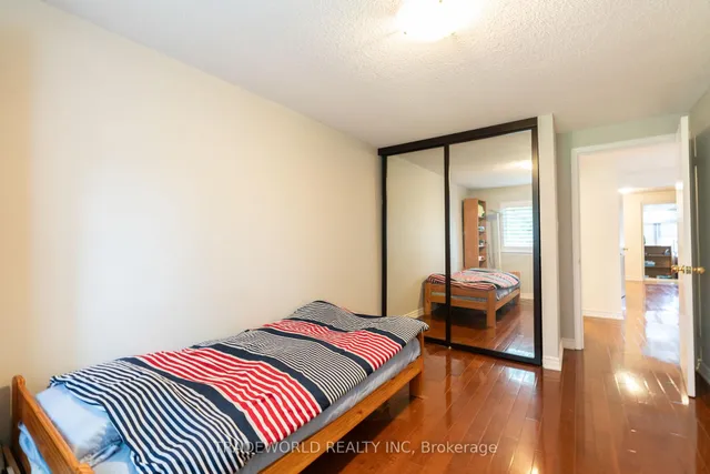 Additional image 30 of 18 Carl Cres