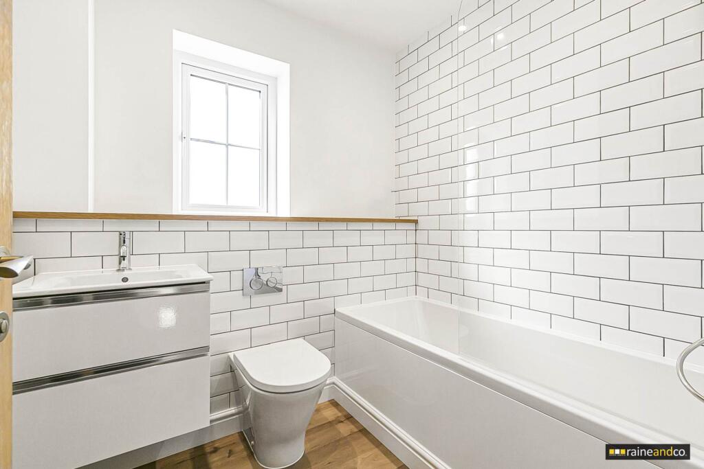 Additional image 12 of Bull Stag Green, Hatfield