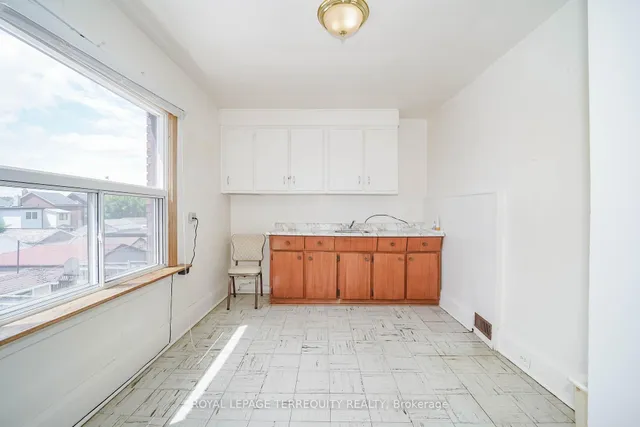 Additional image 28 of 12 Earlscourt Ave