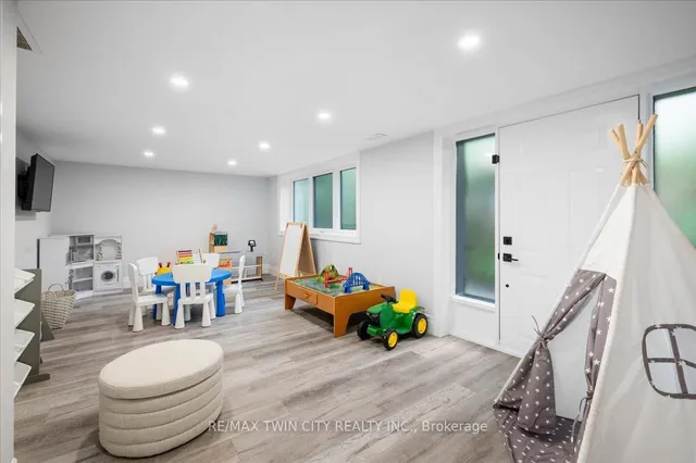 Additional image 31 of 162 Greenbrook Dr