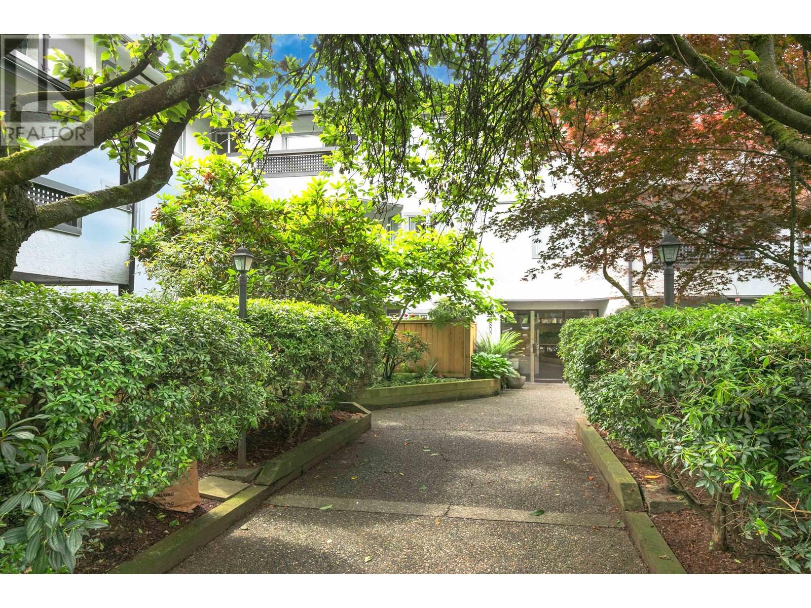 301 809 W 16TH STREET|North Vancouver, British Columbia V7P1R2