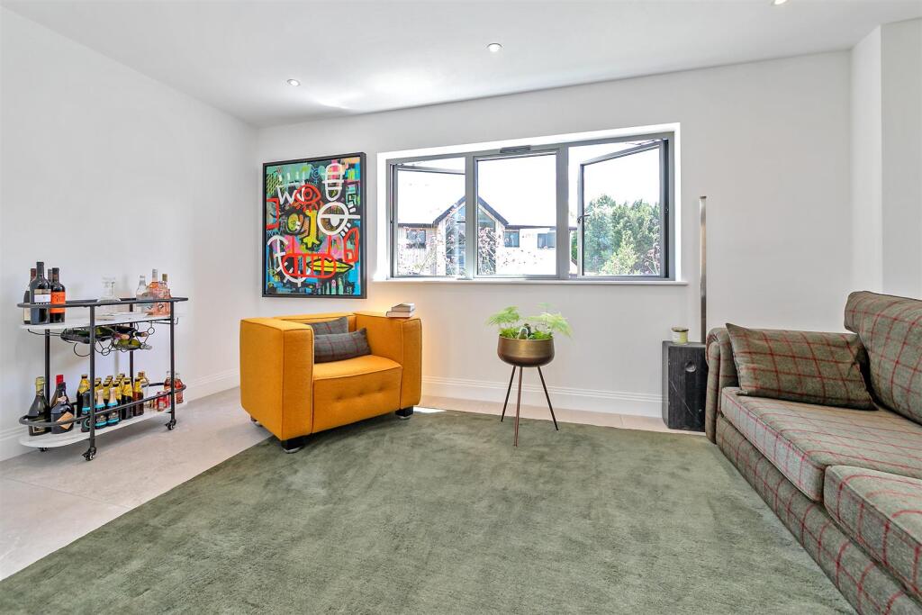 Additional image 5 of St. Albans Road, Sandridge