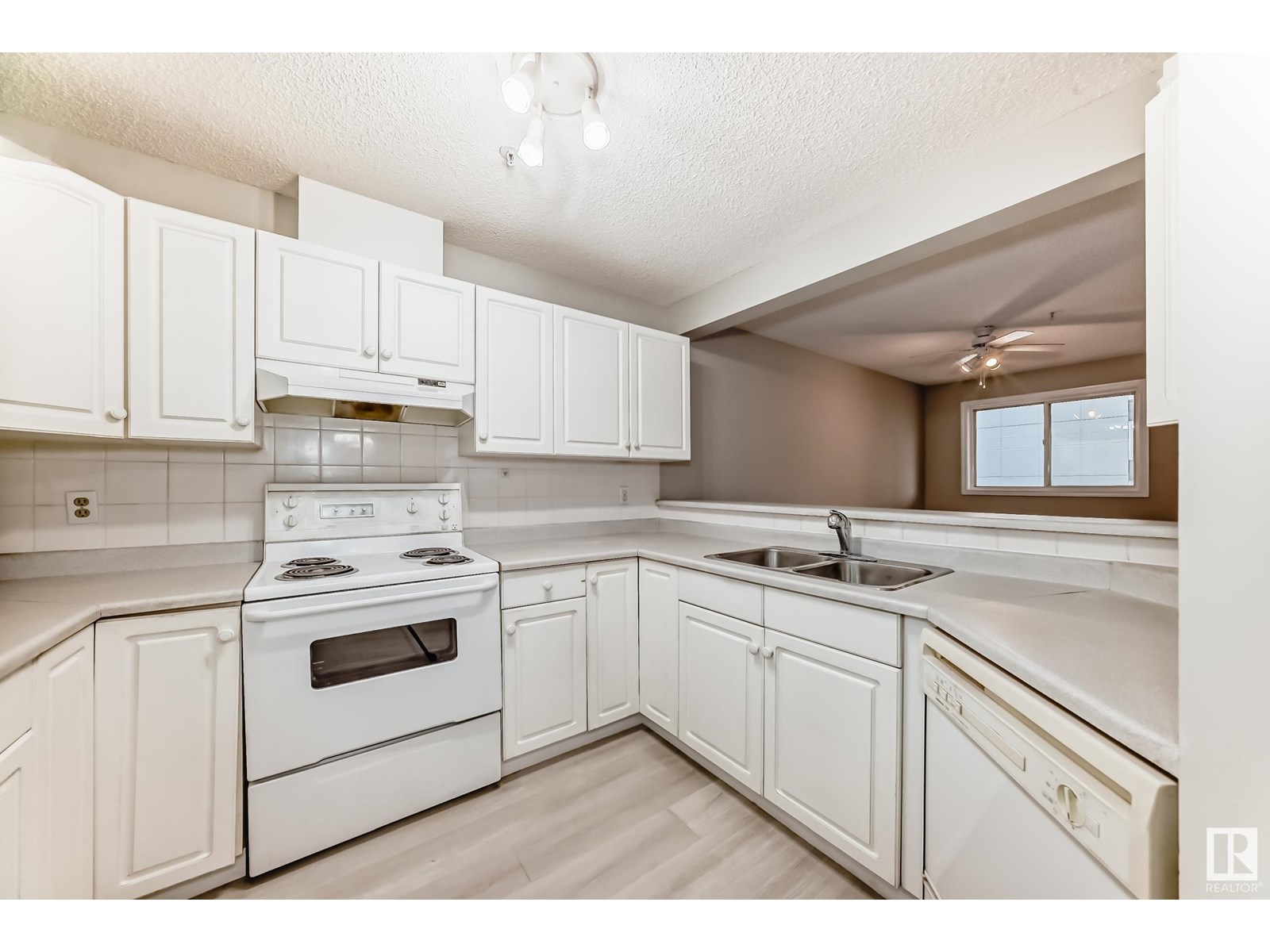 #308 10153 117 ST NW|Edmonton, Alberta T5K1X5
