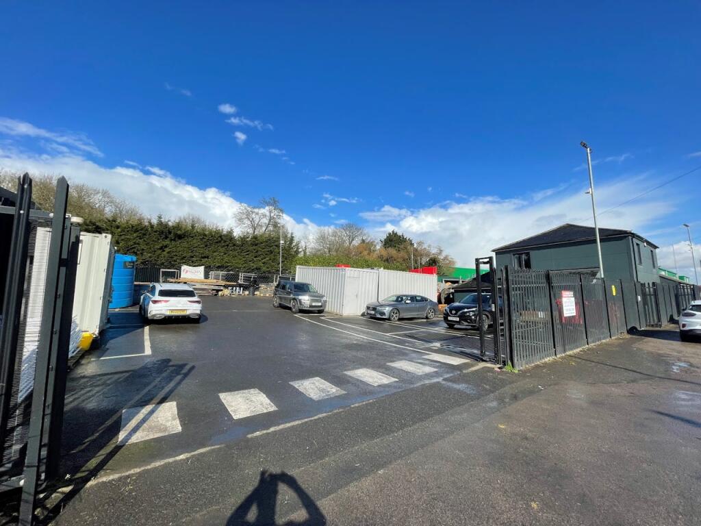 Additional image 8 of H&MV Engineering Site, London Road, Flamstead, St. Albans, AL3 8HG