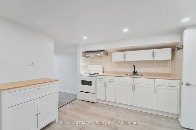 Additional image 18 of 2010 Dufferin St