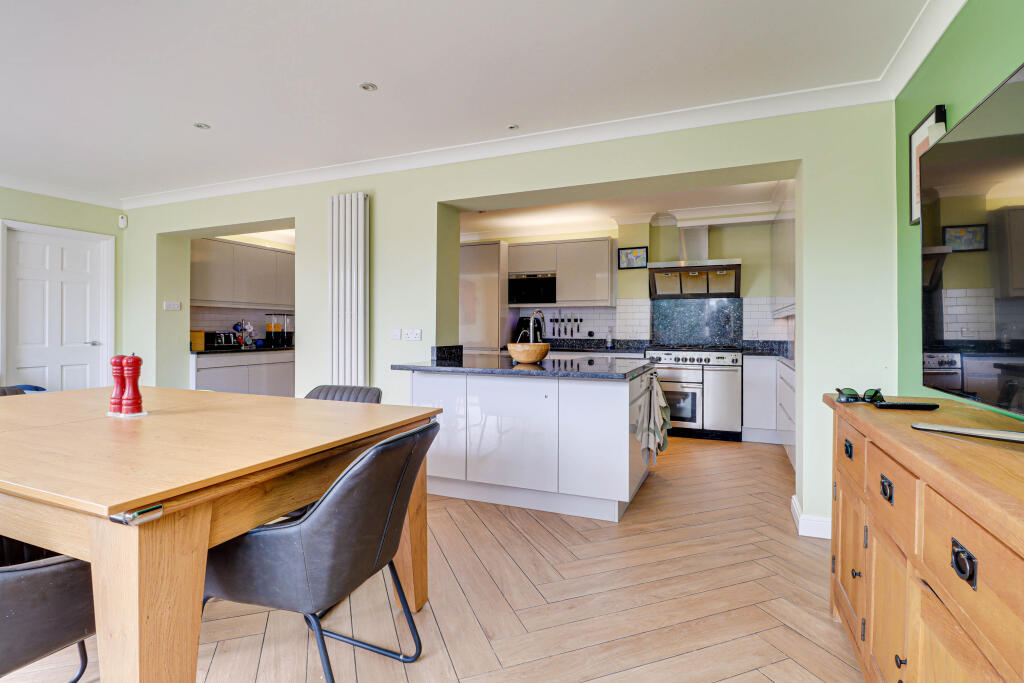 Additional image 11 of Aldwickbury Crescent, Harpenden, Harpenden, AL5