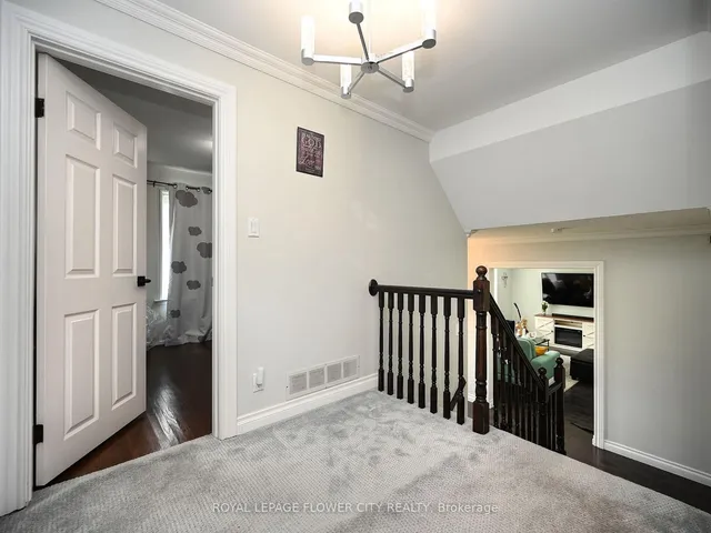 Additional image 37 of 2 Aintree Cres