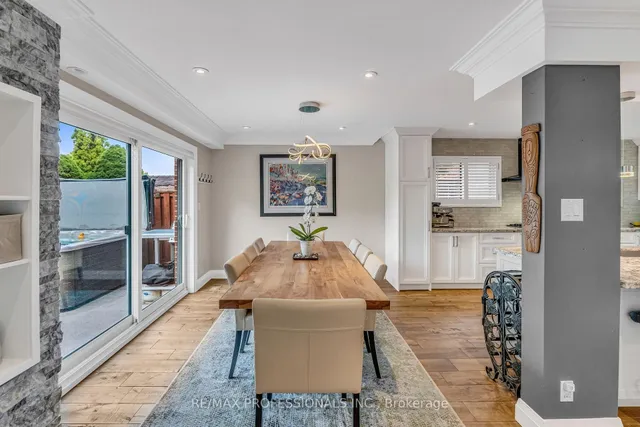 Additional image 11 of 53 Decarie Circ