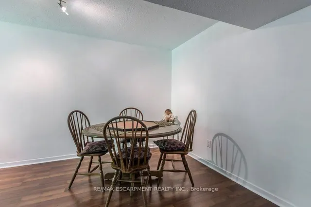 Additional image 29 of 109 Wilson St Unit 14