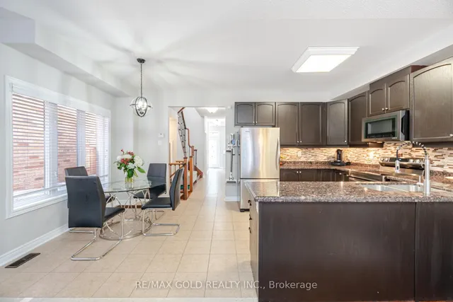 Additional image 9 of 28 Versailles Cres