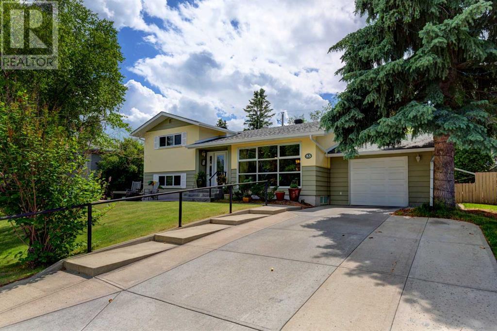 53 Wildwood Drive SW|Calgary, Alberta T3C3C6
