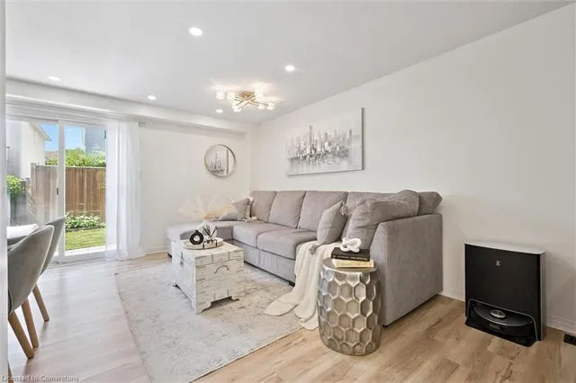 Additional image 14 of 64 Foxglove Cres