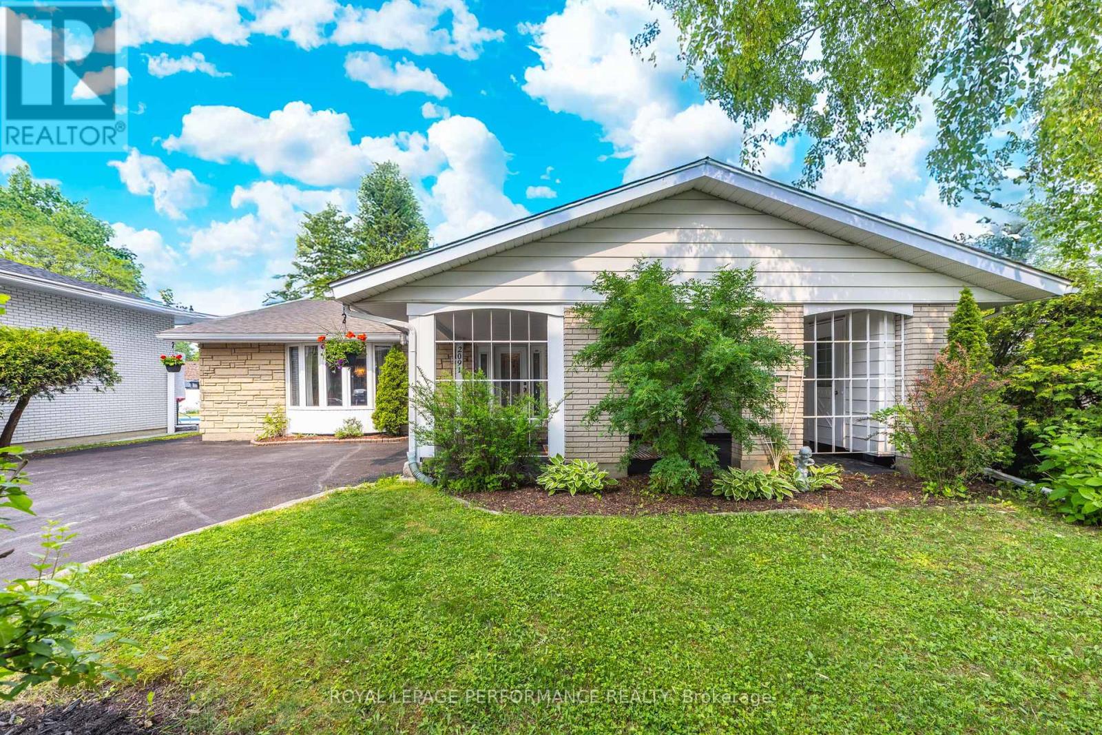 2091 TAWNEY ROAD|Ottawa, Ontario K1G1B9