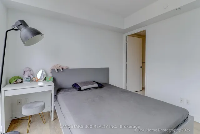 Additional image 14 of 501 Yonge St Unit 4202