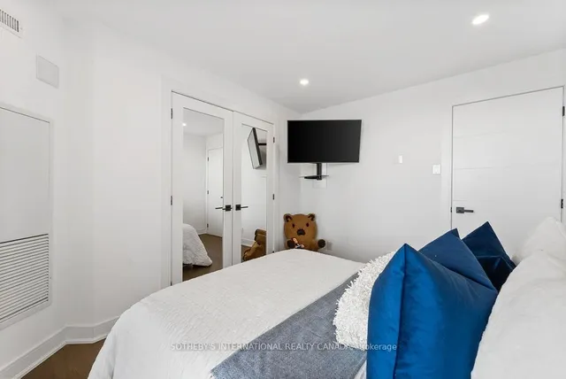 Additional image 27 of 77 Harbour Sq Unit 3208