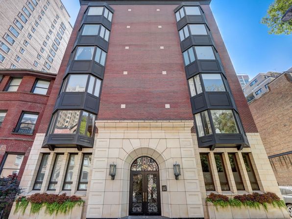 39 E Schiller St APT 1E, Chicago, IL 60610