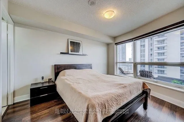 房产图片 6 - 多伦多市村绿广场135号824单元