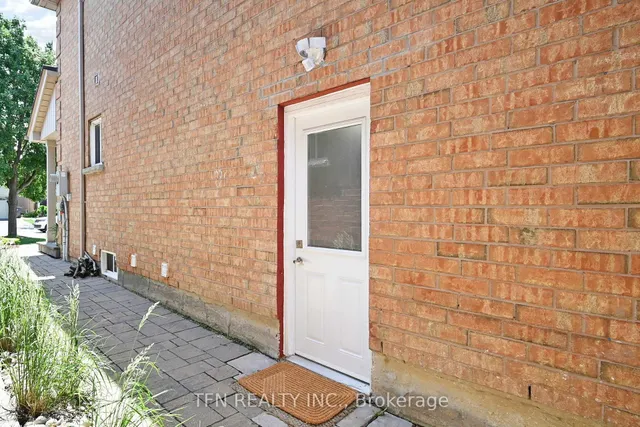 Additional image 44 of 851 Clemens Cres