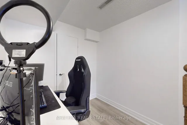 房产图片 39 - 1951 Rathburn Rd 单元 5