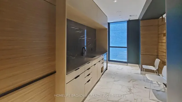 Additional image 9 of 327 King St Unit 1005