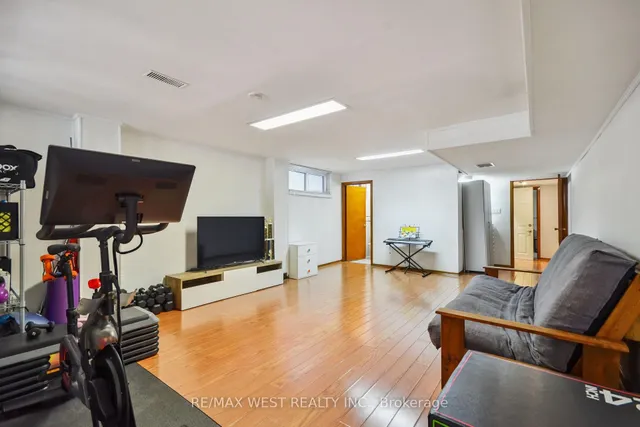 Additional image 8 of 30 Salem Ave