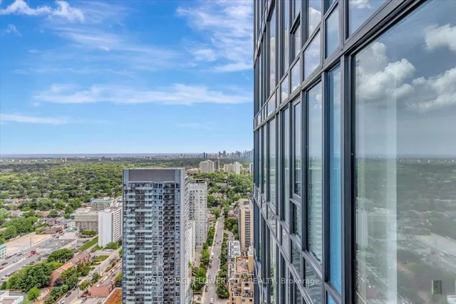 Additional image 37 of 161 Roehampton Ave Unit 4108