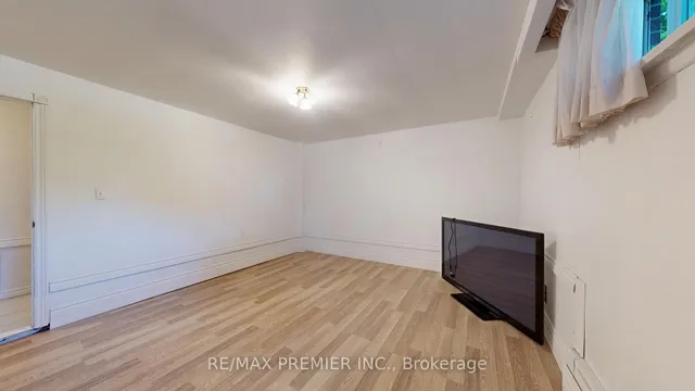 Additional image 32 of 574 Queens Dr