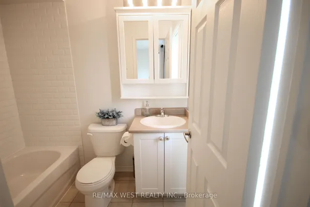 Additional image 29 of 57 Utopia Way