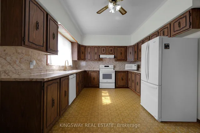 Additional image 11 of 136 Connaught Ave