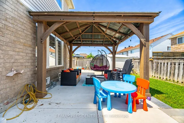 Additional image 42 of 58 Frontenac Cres