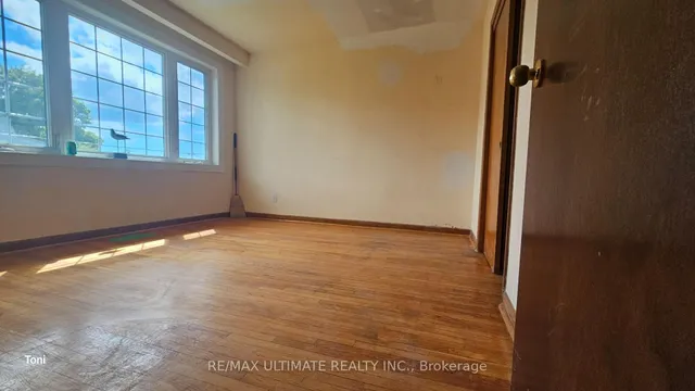 Additional image 13 of 300 Earlscourt Ave