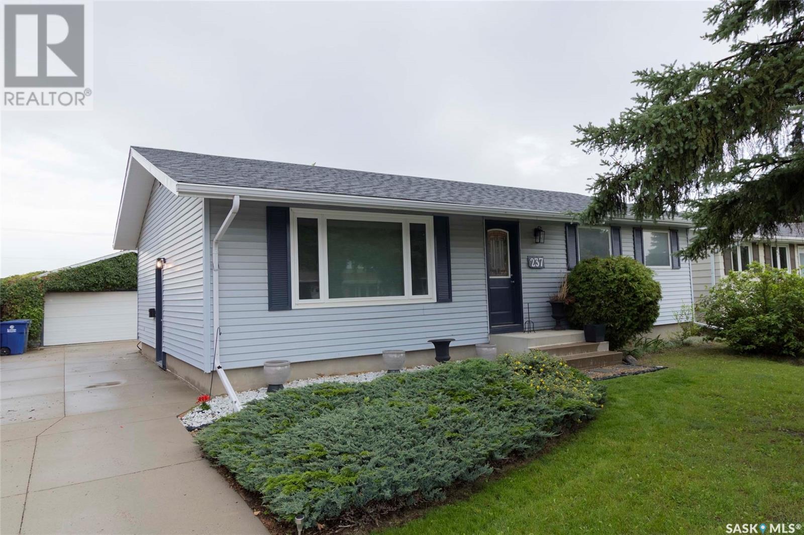237 Guelph CRESCENT|Saskatoon, Saskatchewan S7H4P9