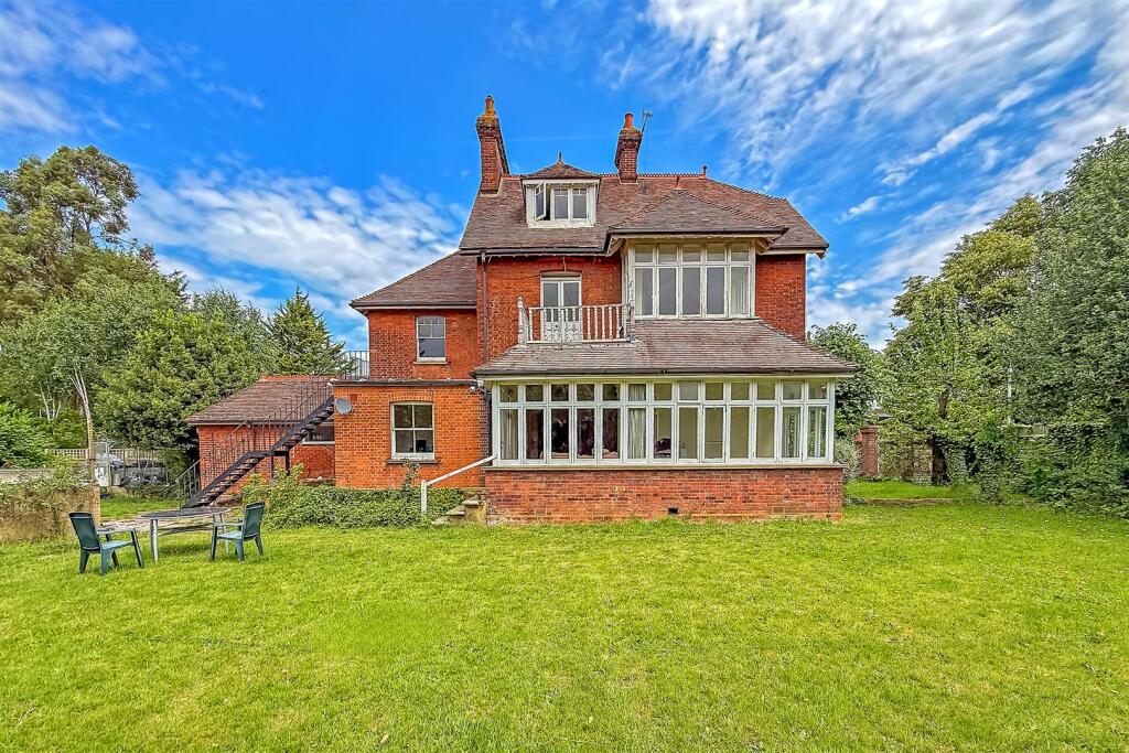 Additional image 26 of Ridgmont Road, St Albans