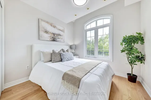 Additional image 25 of 62 Wyper Sq