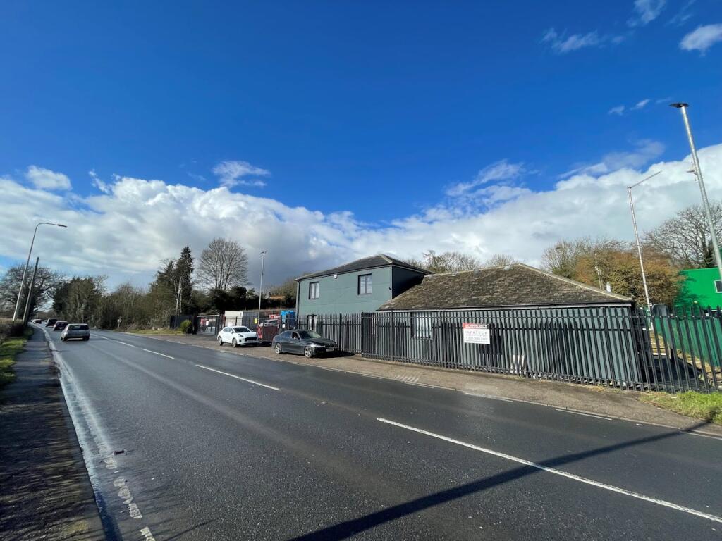 Additional image 5 of H&MV Engineering Site, London Road, Flamstead, St. Albans, AL3 8HG