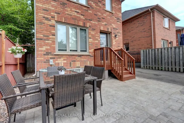 房产图片 39 - 2567 Capilano Cres