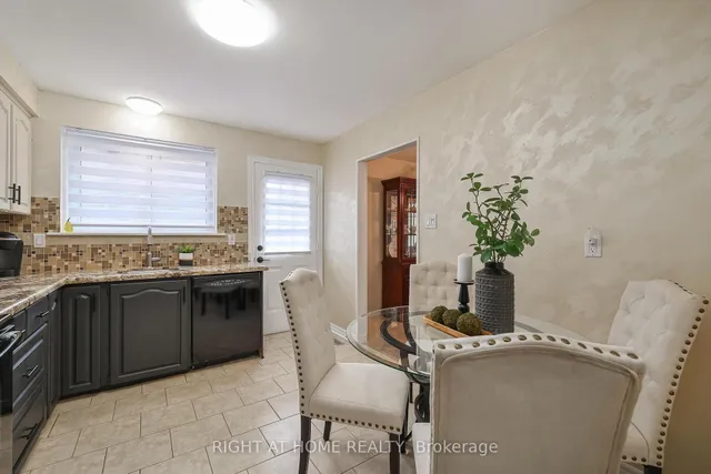 Additional image 11 of 25 Devonshire Dr