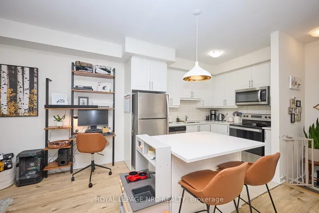 Additional image 7 of 590 North Service Rd Unit 105