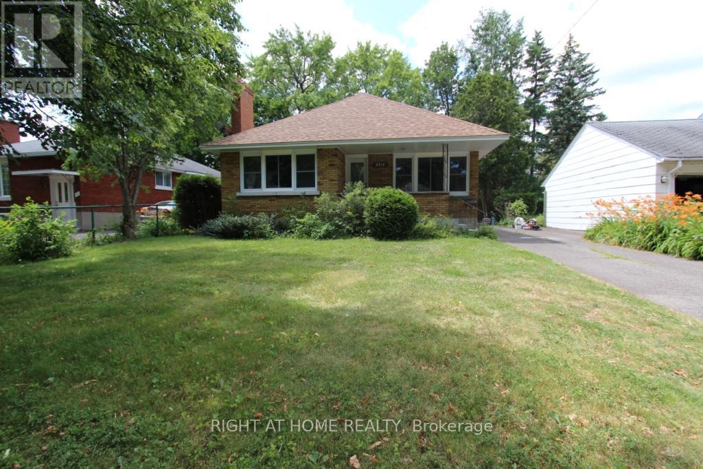 2216 PROSPECT AVENUE|Ottawa, Ontario K1H7G3