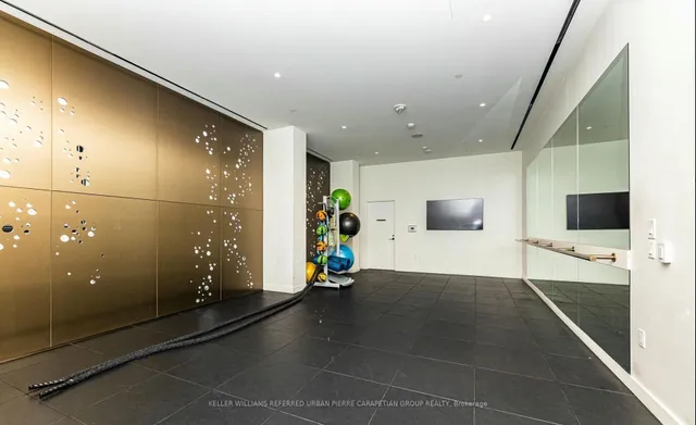 Additional image 43 of 39 Roehampton Ave Unit 408