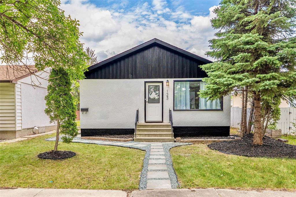 123 Horton Avenue W|Winnipeg, Manitoba R2C2E9