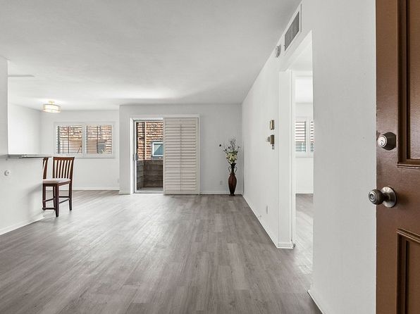 5349 Newcastle Ave, Encino, CA 91316