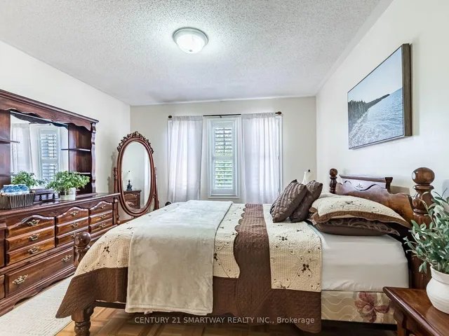 Additional image 24 of 38 Bottlebrush Dr